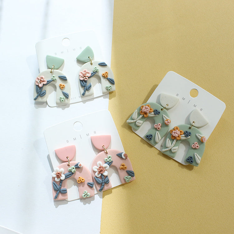 Retro Temperament Three-dimensional Flower Clay Clay Stud Earrings