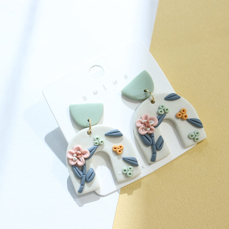 Retro Temperament Three-dimensional Flower Clay Clay Stud Earrings